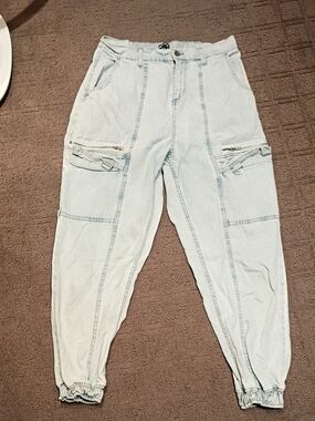 Hot Topic Light Wash Denim Jeans - Pale Blue
